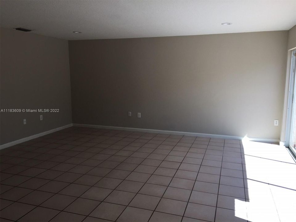 Recently Rented: $3,500 (3 beds, 2 baths, 2190 Square Feet)