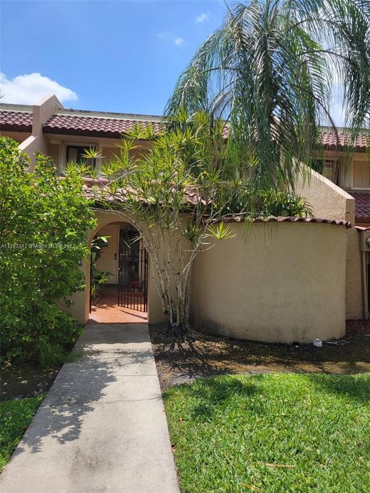 Recently Sold: $420,000 (2 beds, 2 baths, 1983 Square Feet)