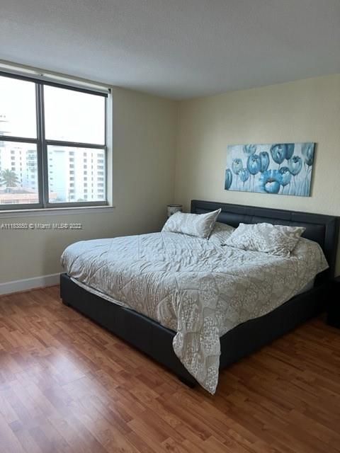 Recently Rented: $2,200 (1 beds, 1 baths, 921 Square Feet)