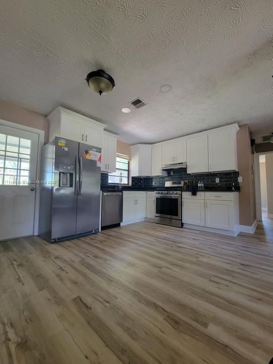 Recently Rented: $1,800 (3 beds, 2 baths, 0 Square Feet)