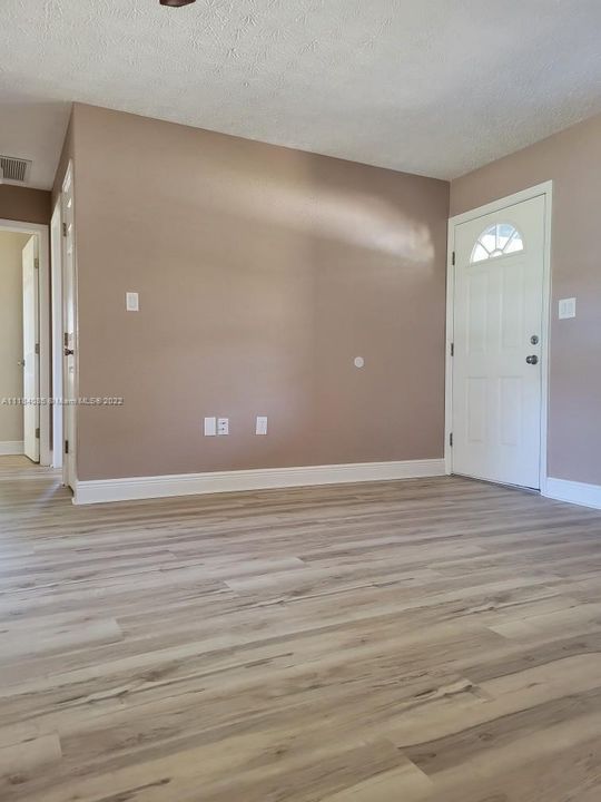 Recently Rented: $1,800 (3 beds, 2 baths, 0 Square Feet)