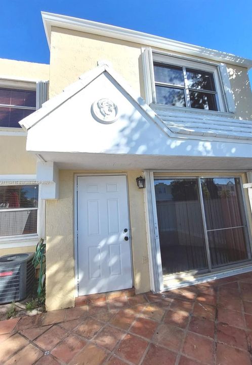 Vendido Recientemente: $379,800 (2 camas, 2 baños, 1000 Pies cuadrados)