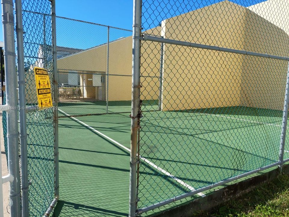 Vendido Recientemente: $379,800 (2 camas, 2 baños, 1000 Pies cuadrados)