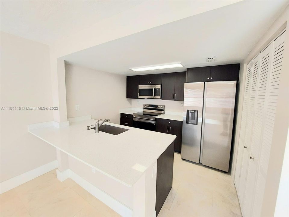 Vendido Recientemente: $379,800 (2 camas, 2 baños, 1000 Pies cuadrados)