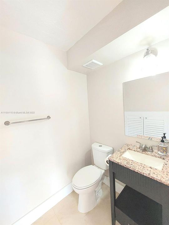 Vendido Recientemente: $379,800 (2 camas, 2 baños, 1000 Pies cuadrados)