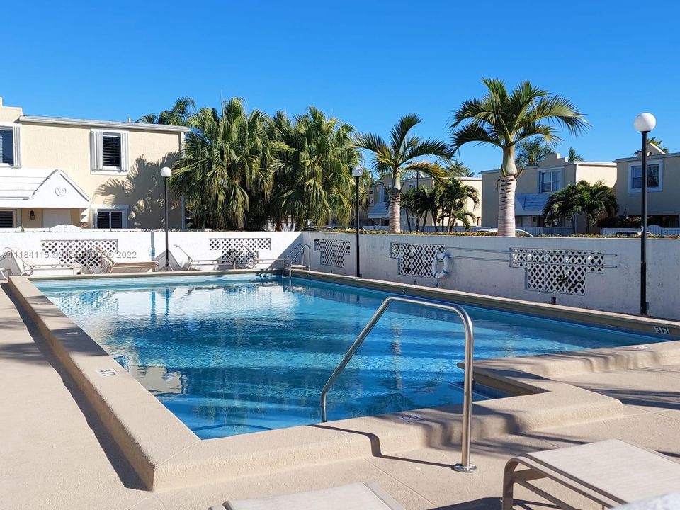 Vendido Recientemente: $379,800 (2 camas, 2 baños, 1000 Pies cuadrados)