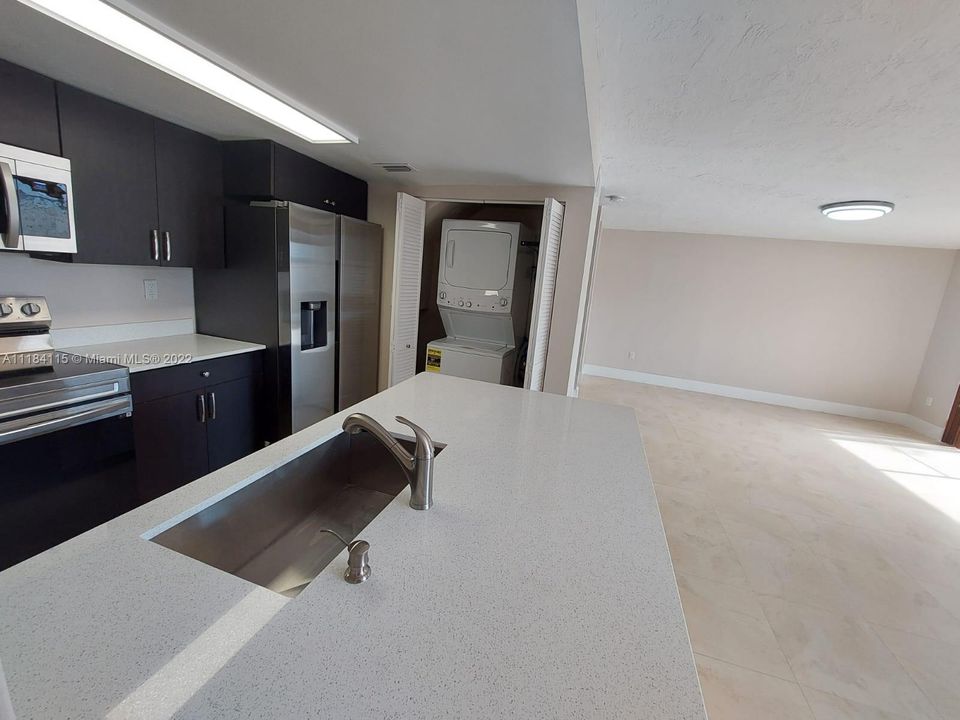 Vendido Recientemente: $379,800 (2 camas, 2 baños, 1000 Pies cuadrados)