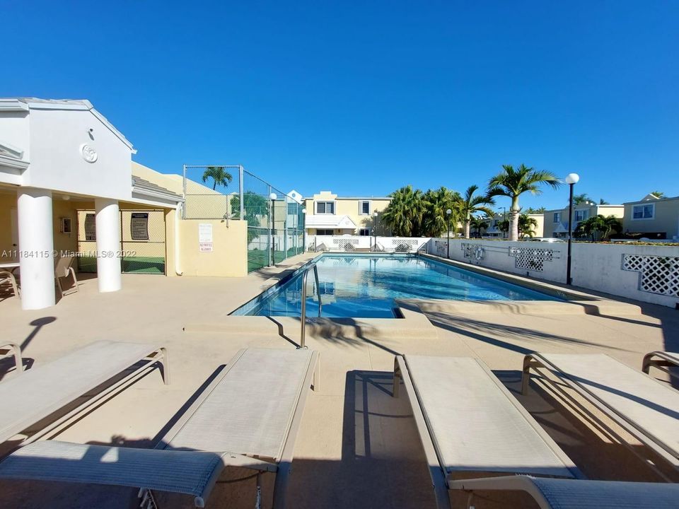 Vendido Recientemente: $379,800 (2 camas, 2 baños, 1000 Pies cuadrados)