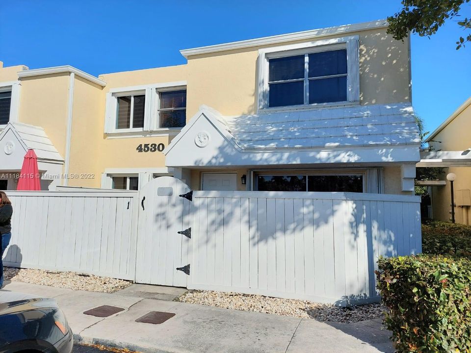 Vendido Recientemente: $379,800 (2 camas, 2 baños, 1000 Pies cuadrados)