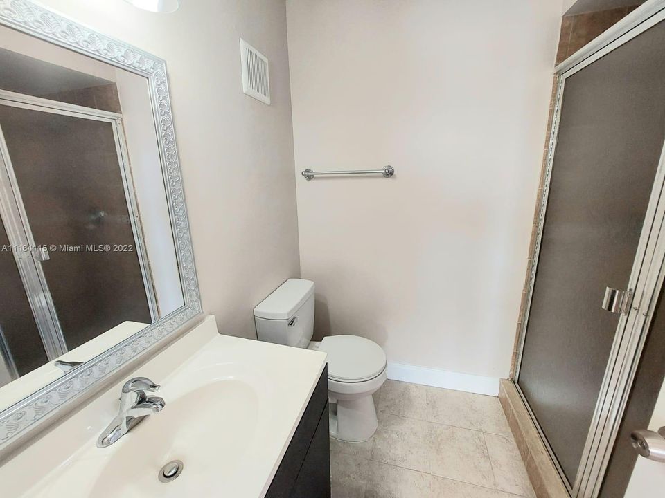 Vendido Recientemente: $379,800 (2 camas, 2 baños, 1000 Pies cuadrados)