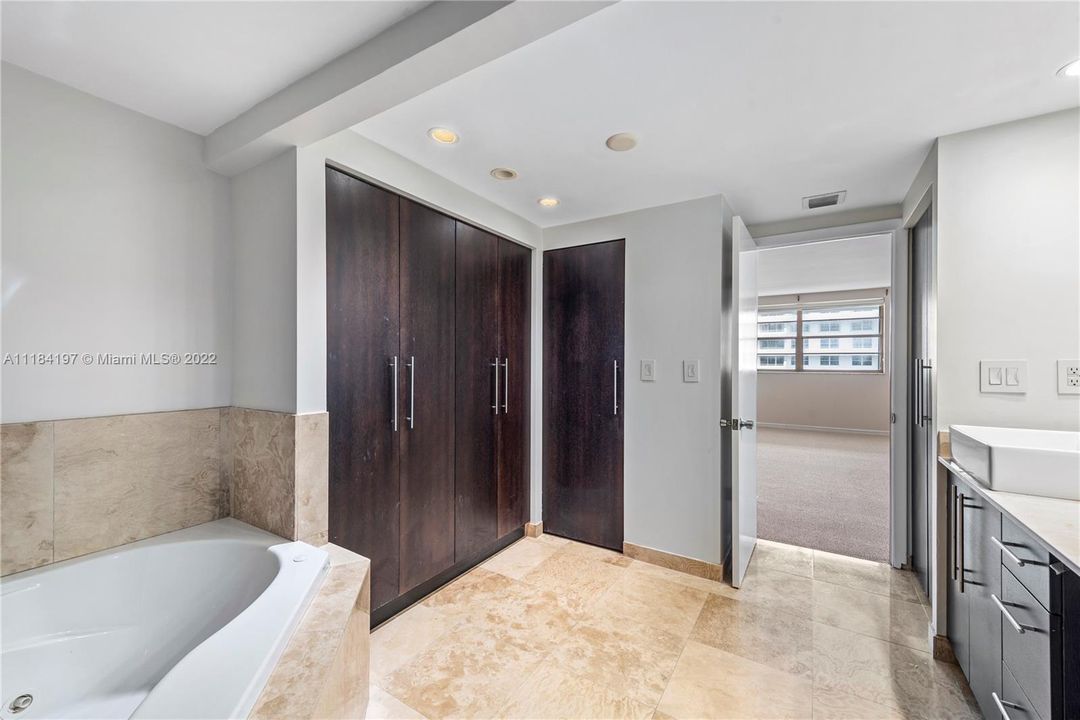 最近租的: $7,000 (2 贝兹, 2 浴室, 1469 平方英尺)
