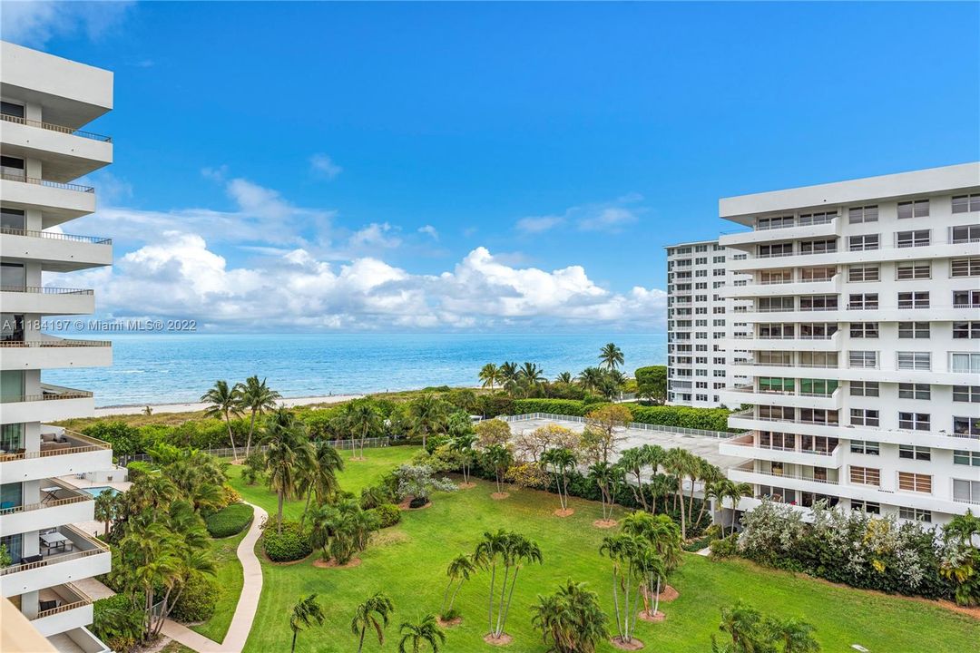 Gorgeous ocean and city views from this spacious residence in Key Biscayne!