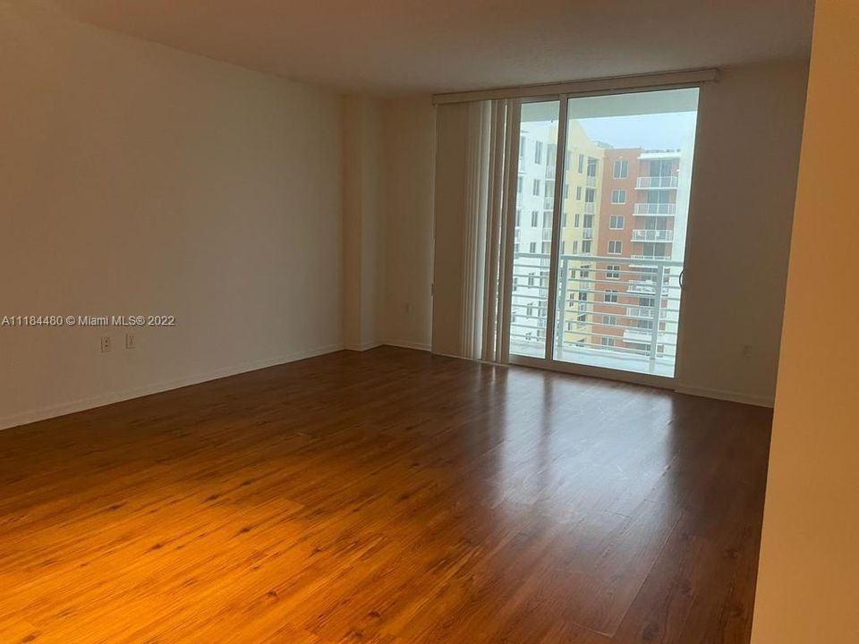 Recently Sold: $355,000 (1 beds, 1 baths, 841 Square Feet)