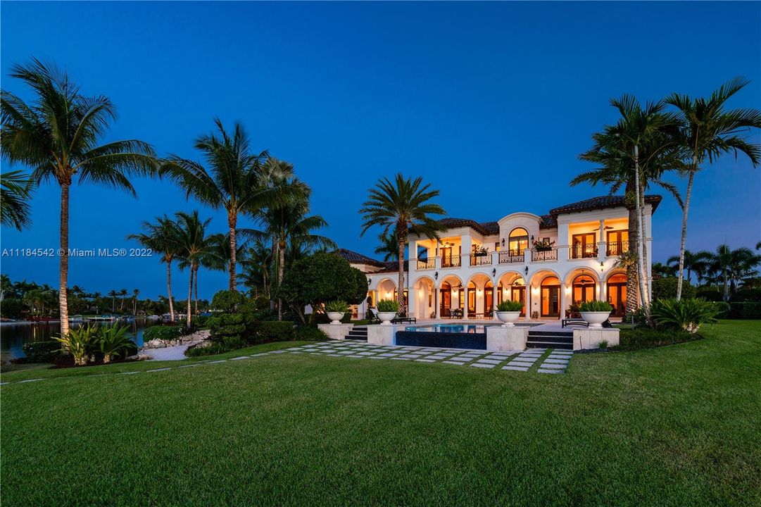 Recently Sold: $4,950,000 (4 beds, 3 baths, 4460 Square Feet)