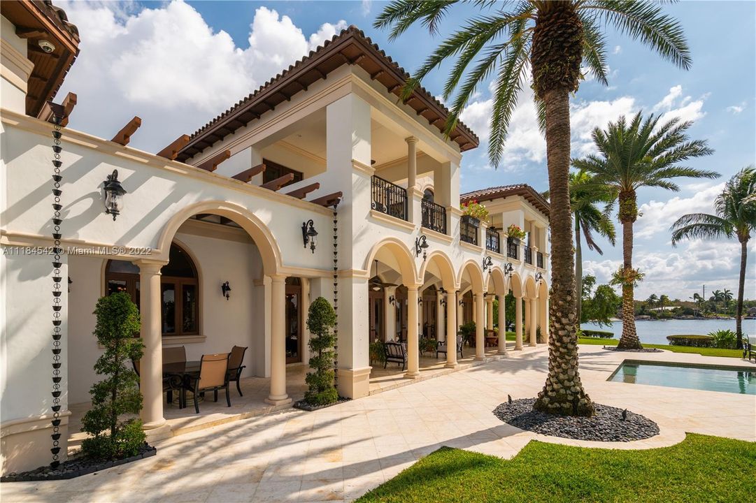 Recently Sold: $4,950,000 (4 beds, 3 baths, 4460 Square Feet)