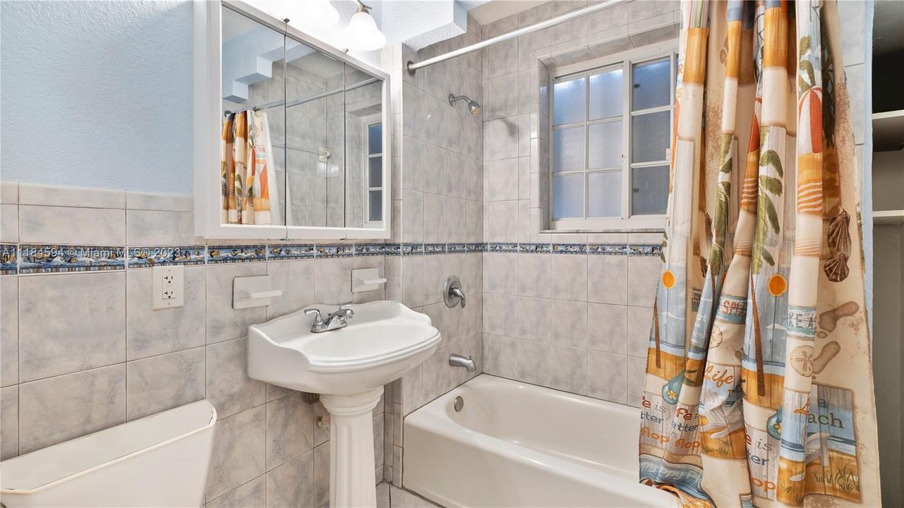 For Sale: $1,900,000 (3 beds, 2 baths, 1702 Square Feet)