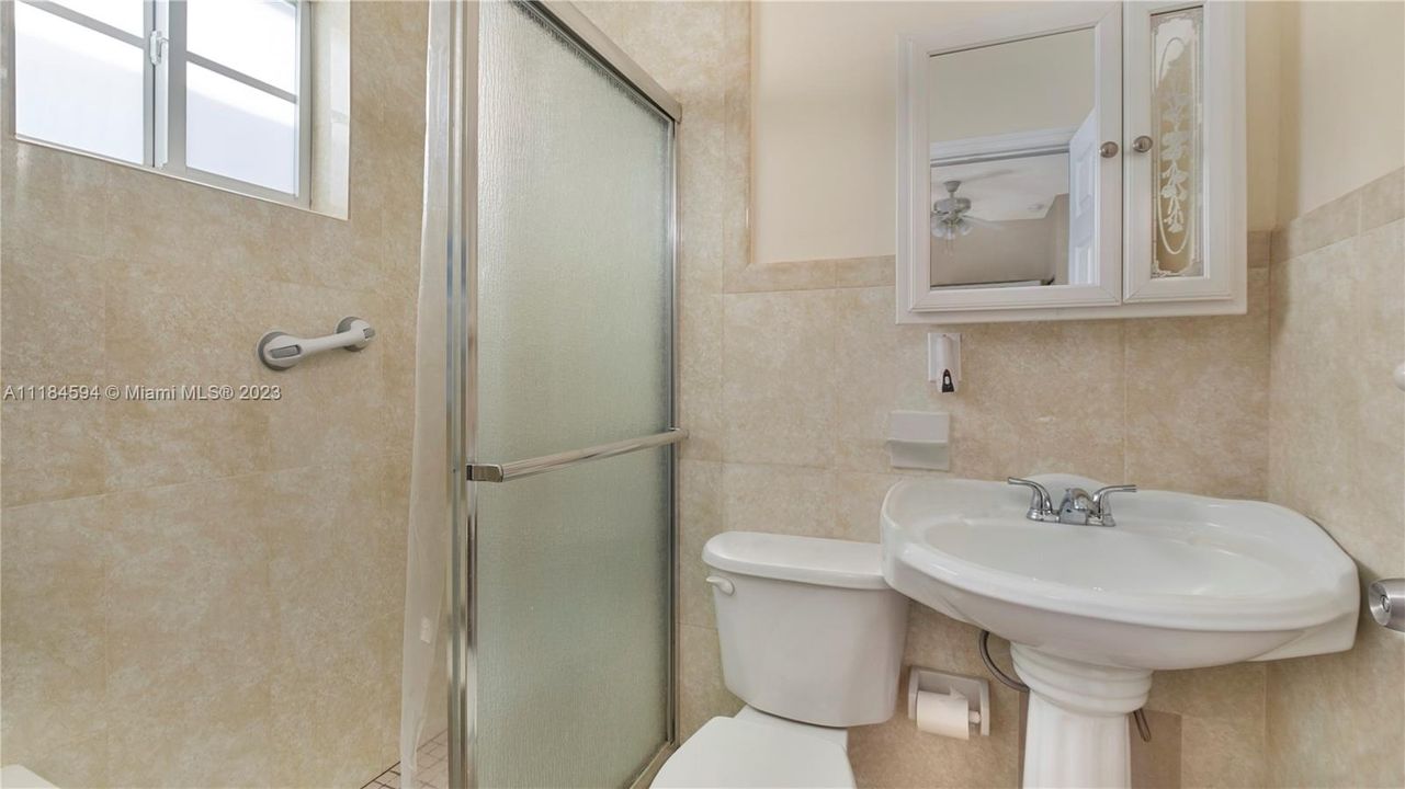 en-suite bathroom in 3rd bedroom/studio