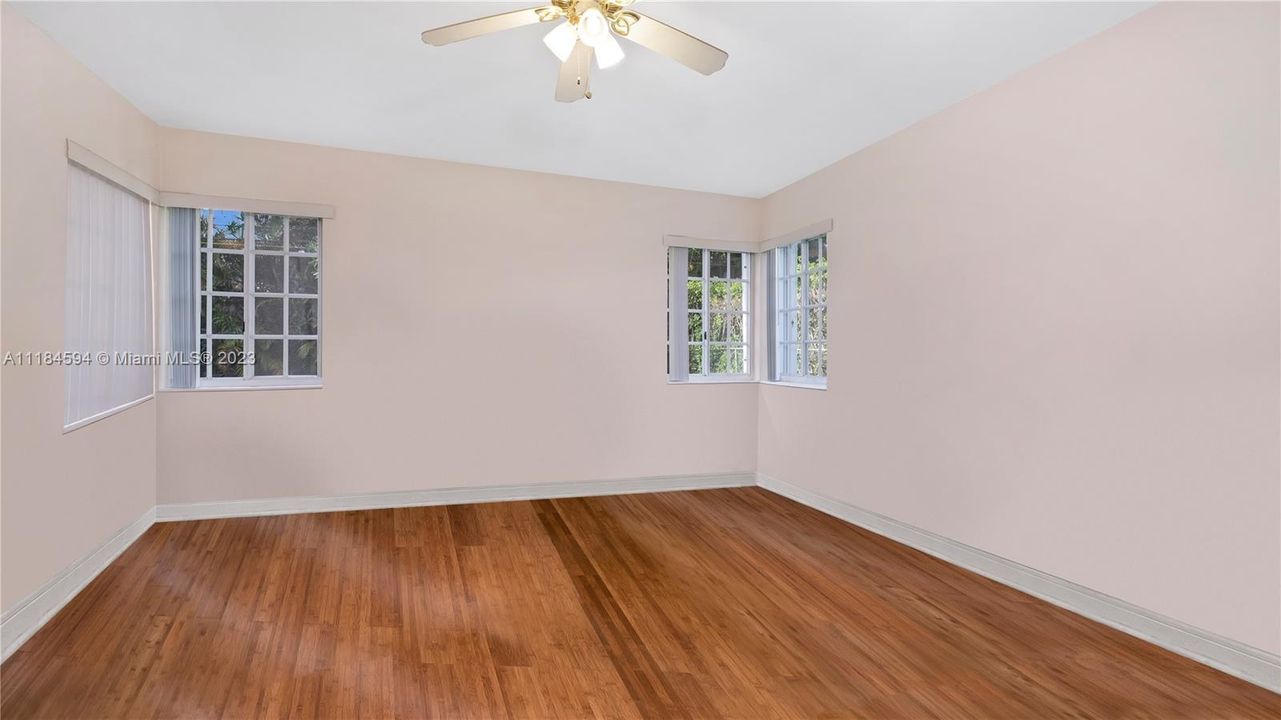 For Sale: $1,900,000 (3 beds, 2 baths, 1702 Square Feet)
