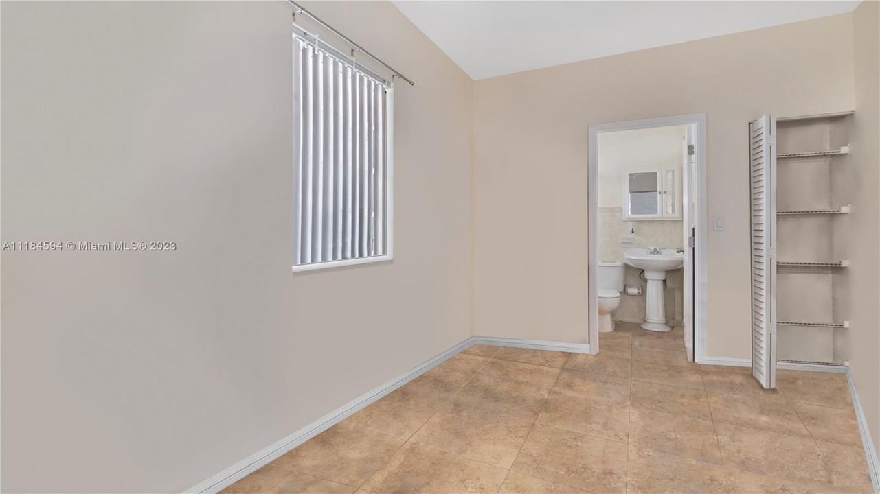 3rd bedroom currently used as a separate dwelling with its own bathroom and kitchen