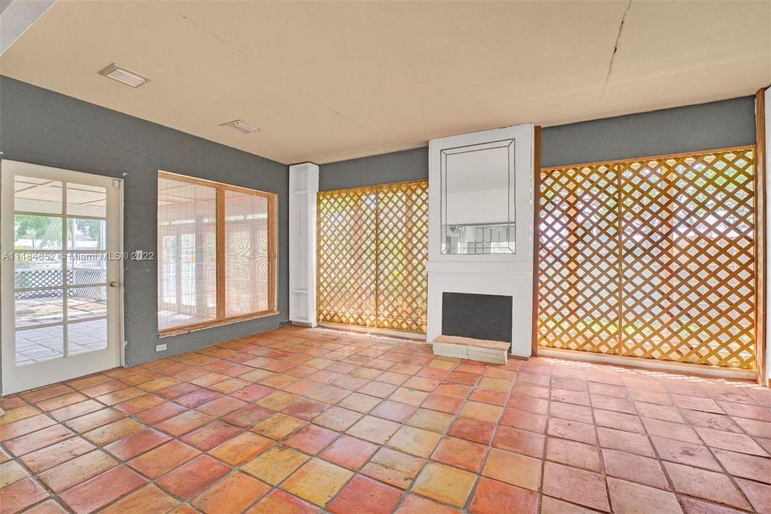 Vendido Recientemente: $799,000 (3 camas, 3 baños, 2327 Pies cuadrados)