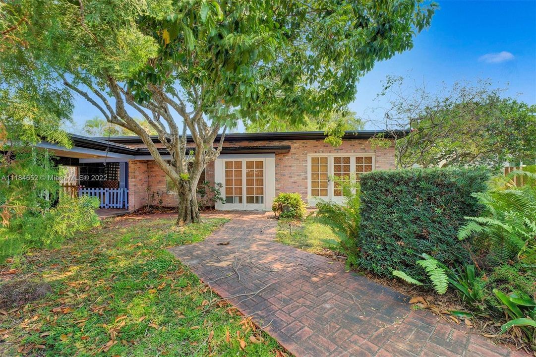 Vendido Recientemente: $799,000 (3 camas, 3 baños, 2327 Pies cuadrados)