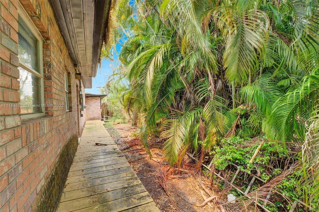 Vendido Recientemente: $799,000 (3 camas, 3 baños, 2327 Pies cuadrados)