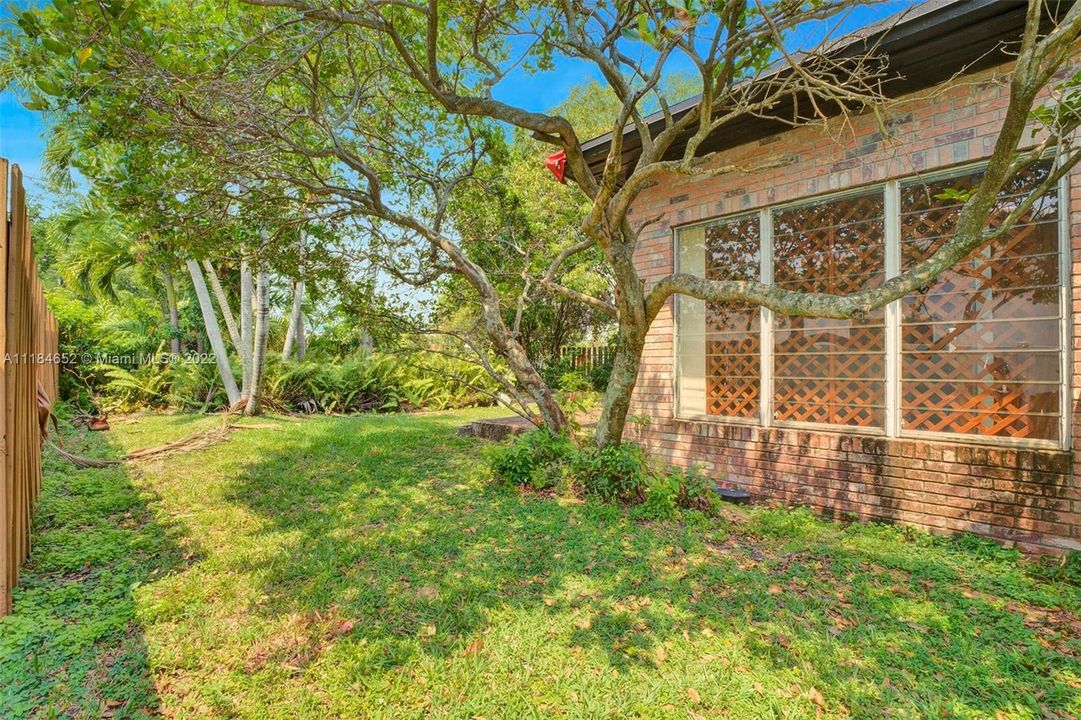 Vendido Recientemente: $799,000 (3 camas, 3 baños, 2327 Pies cuadrados)