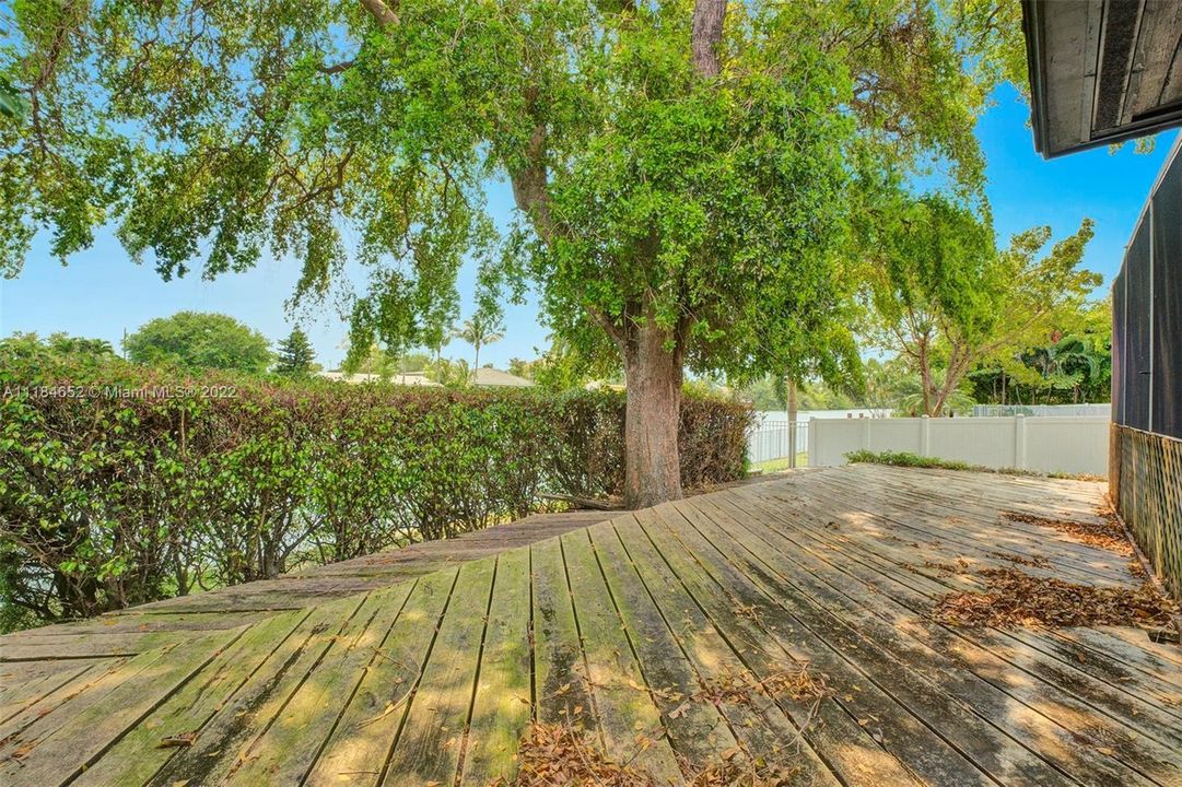 Vendido Recientemente: $799,000 (3 camas, 3 baños, 2327 Pies cuadrados)