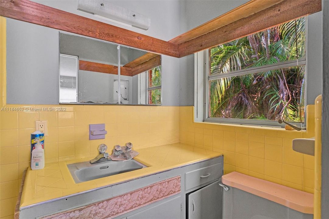 Vendido Recientemente: $799,000 (3 camas, 3 baños, 2327 Pies cuadrados)