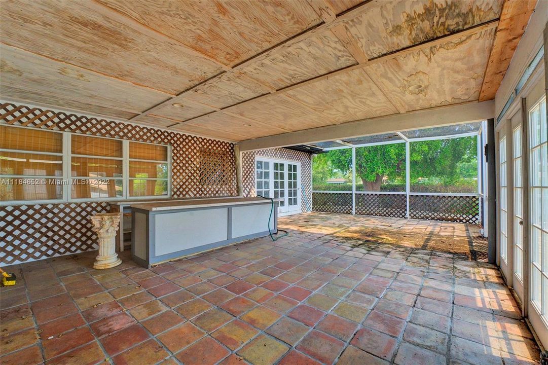 Vendido Recientemente: $799,000 (3 camas, 3 baños, 2327 Pies cuadrados)