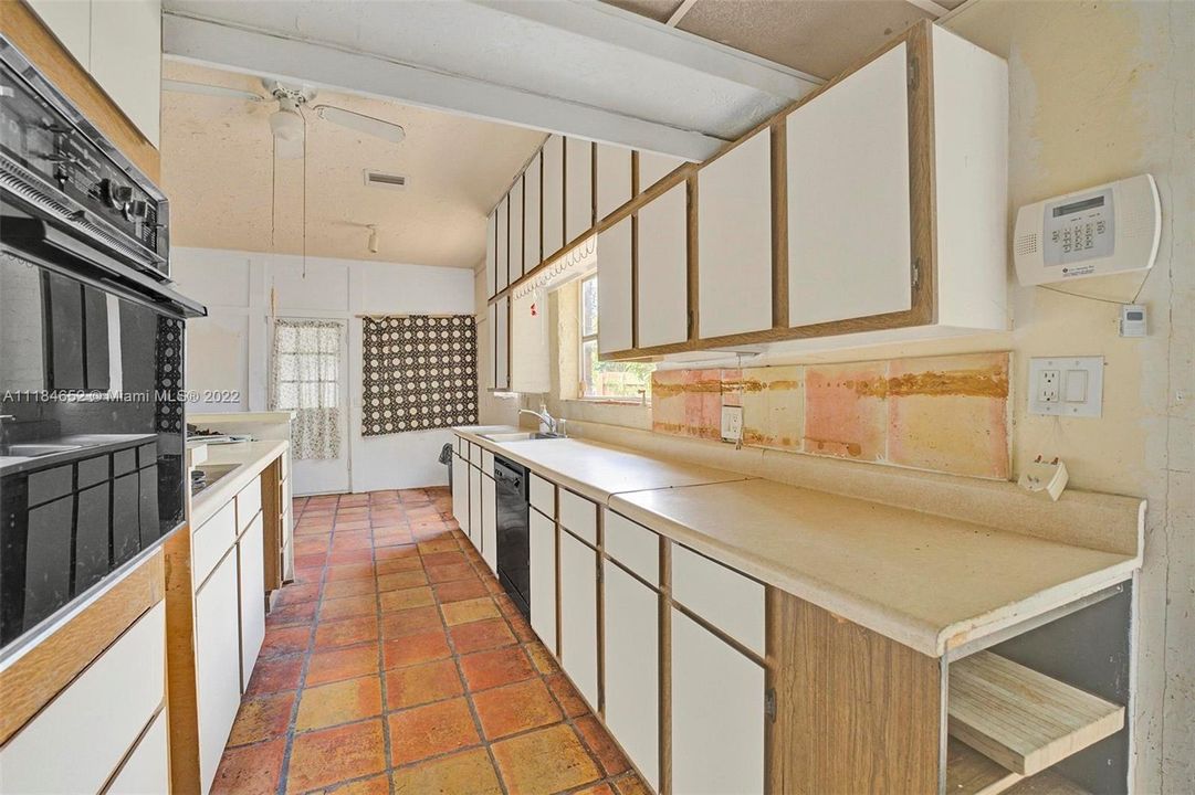 Vendido Recientemente: $799,000 (3 camas, 3 baños, 2327 Pies cuadrados)