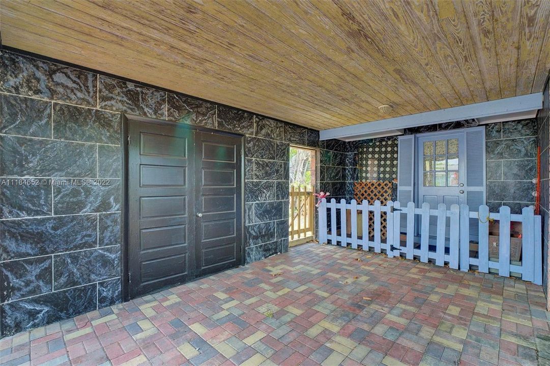 Vendido Recientemente: $799,000 (3 camas, 3 baños, 2327 Pies cuadrados)