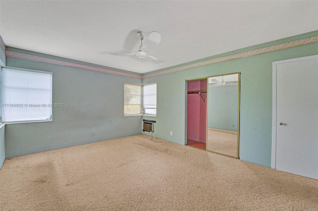 Vendido Recientemente: $799,000 (3 camas, 3 baños, 2327 Pies cuadrados)