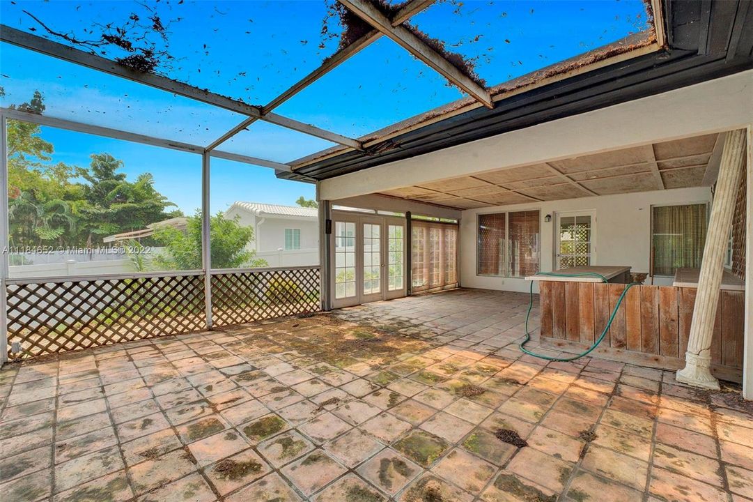 Vendido Recientemente: $799,000 (3 camas, 3 baños, 2327 Pies cuadrados)