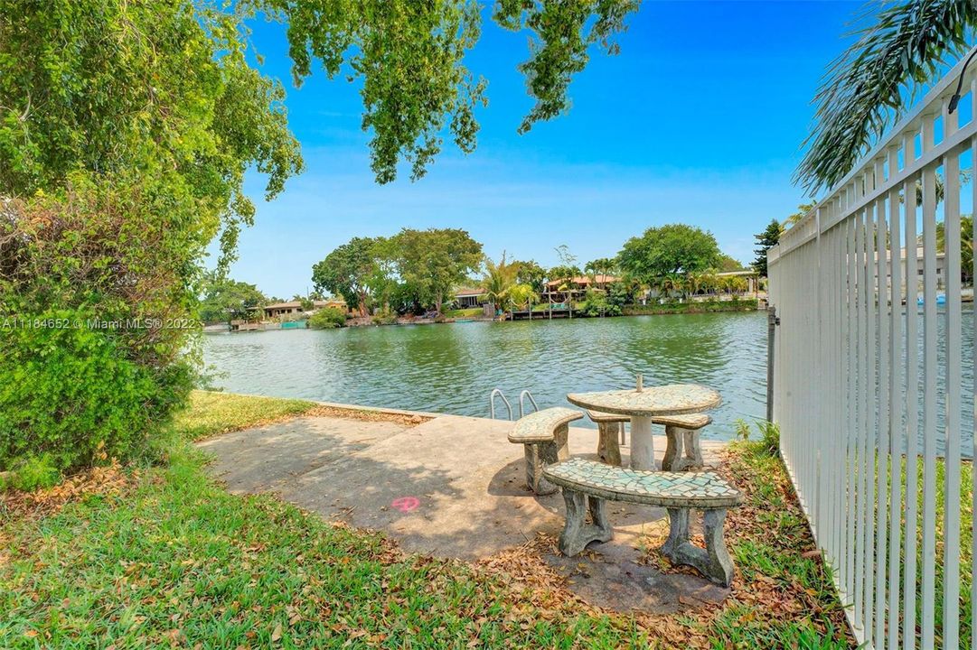 Vendido Recientemente: $799,000 (3 camas, 3 baños, 2327 Pies cuadrados)