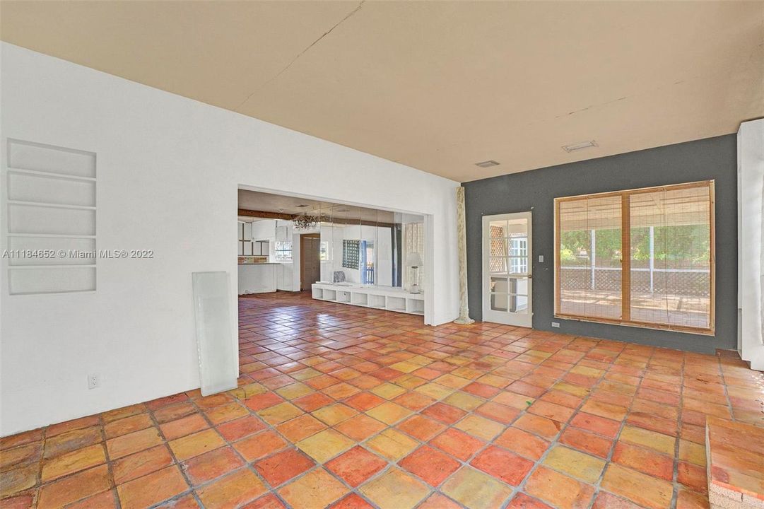 Vendido Recientemente: $799,000 (3 camas, 3 baños, 2327 Pies cuadrados)