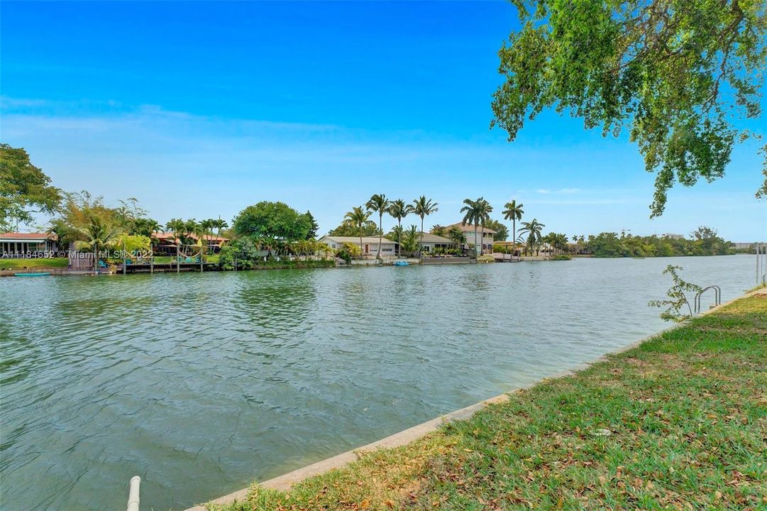 Vendido Recientemente: $799,000 (3 camas, 3 baños, 2327 Pies cuadrados)