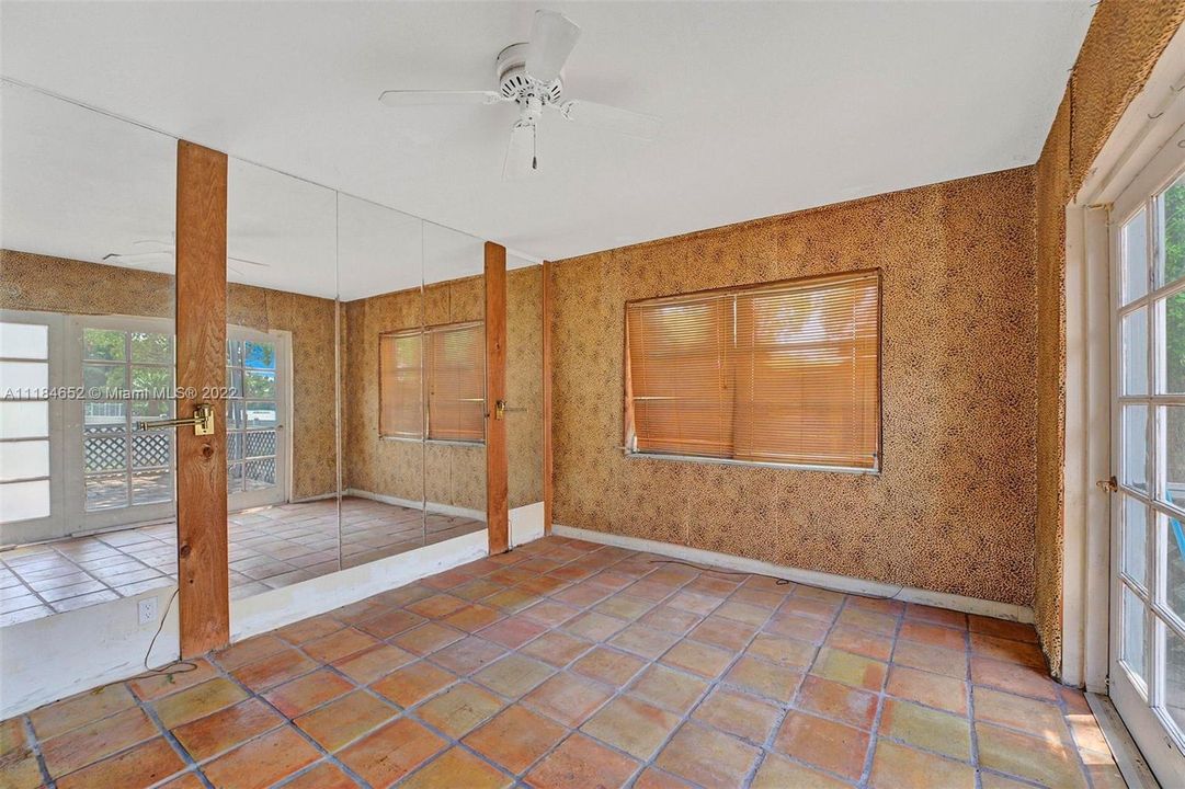 Vendido Recientemente: $799,000 (3 camas, 3 baños, 2327 Pies cuadrados)