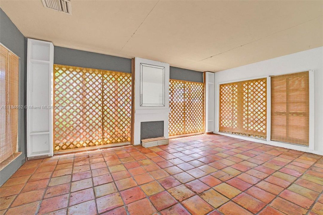 Vendido Recientemente: $799,000 (3 camas, 3 baños, 2327 Pies cuadrados)