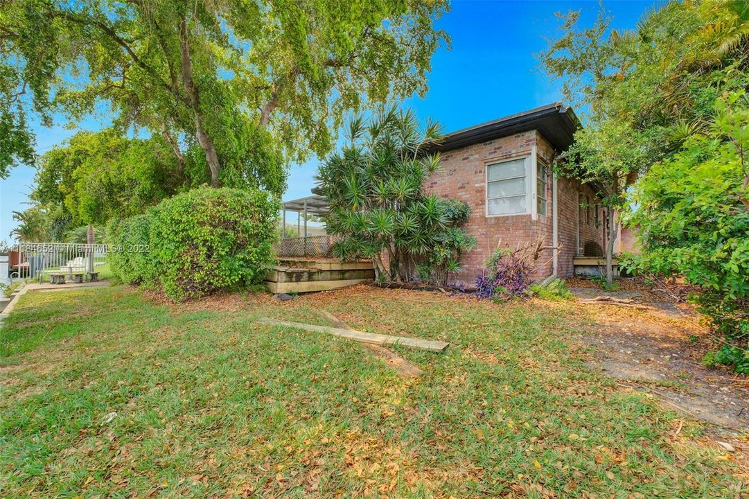 Vendido Recientemente: $799,000 (3 camas, 3 baños, 2327 Pies cuadrados)