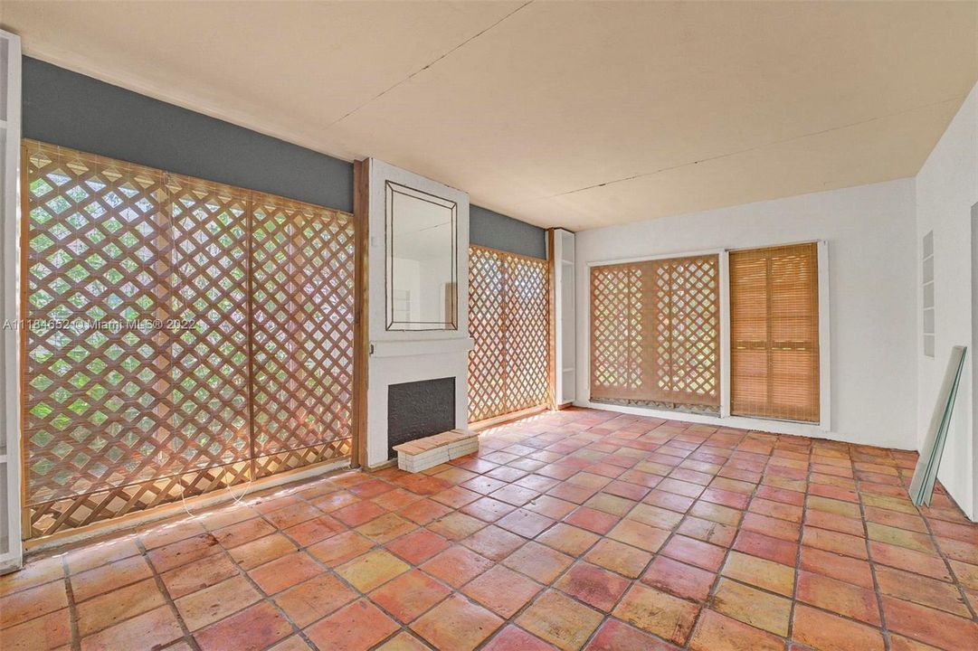 Vendido Recientemente: $799,000 (3 camas, 3 baños, 2327 Pies cuadrados)