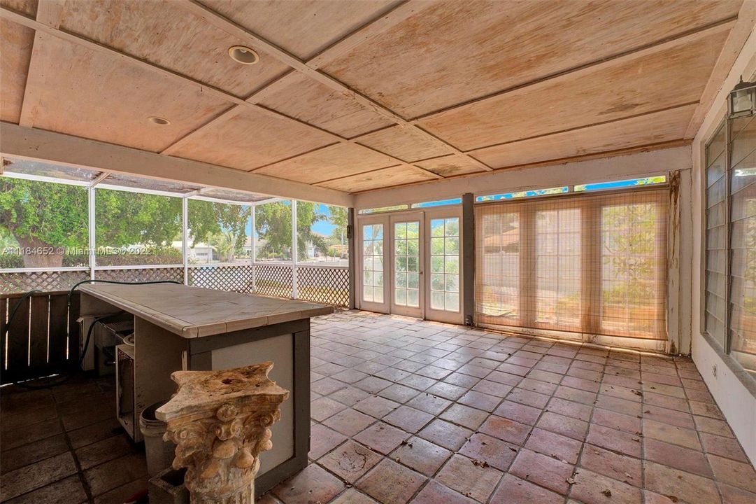 Vendido Recientemente: $799,000 (3 camas, 3 baños, 2327 Pies cuadrados)