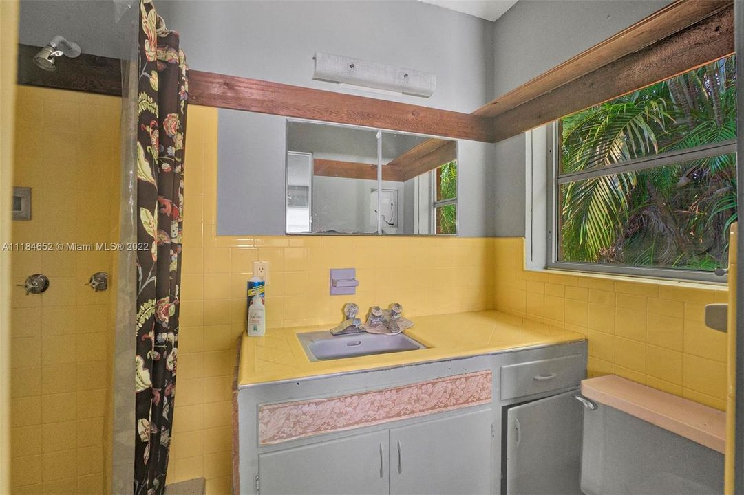 Vendido Recientemente: $799,000 (3 camas, 3 baños, 2327 Pies cuadrados)