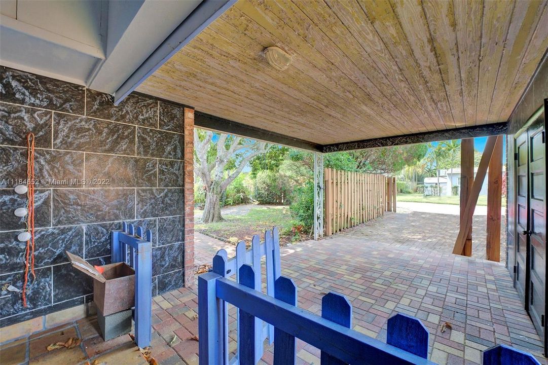 Vendido Recientemente: $799,000 (3 camas, 3 baños, 2327 Pies cuadrados)