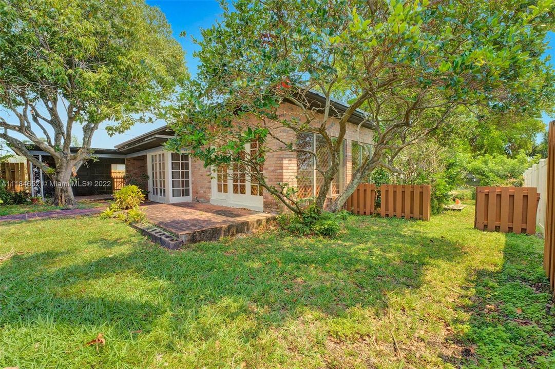 Vendido Recientemente: $799,000 (3 camas, 3 baños, 2327 Pies cuadrados)