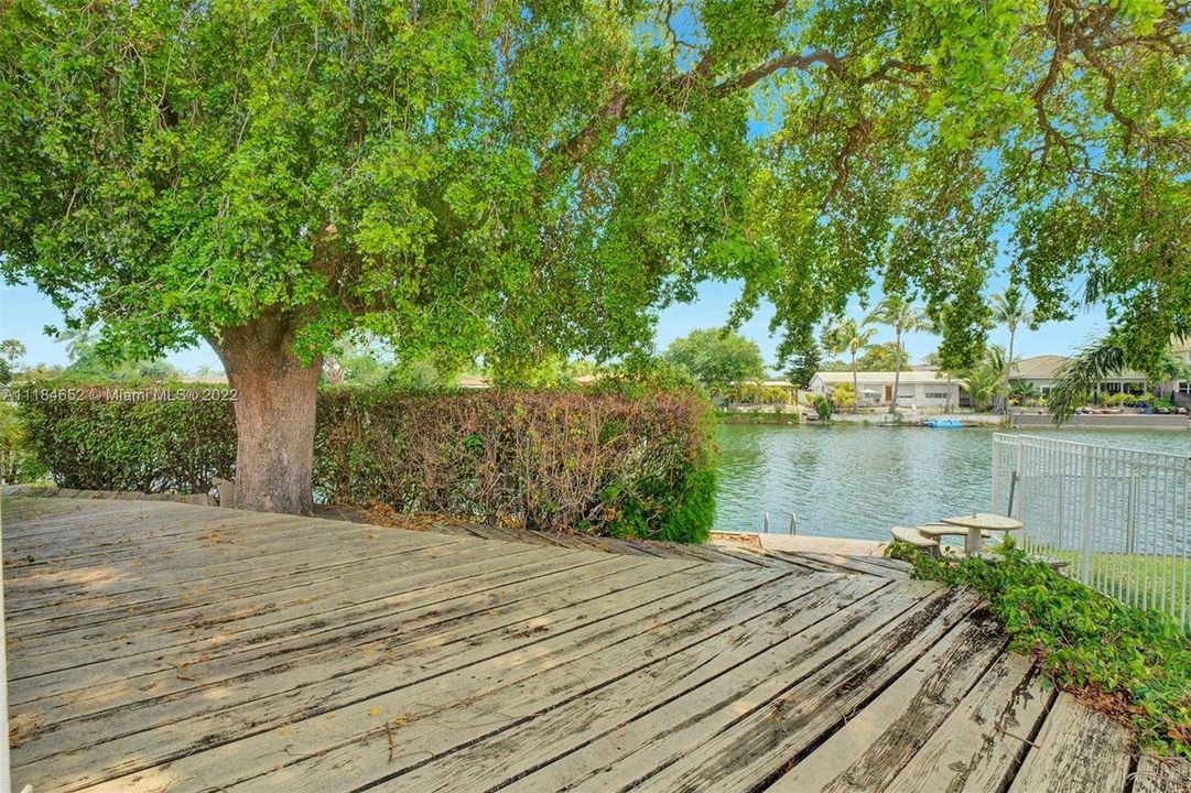 Vendido Recientemente: $799,000 (3 camas, 3 baños, 2327 Pies cuadrados)