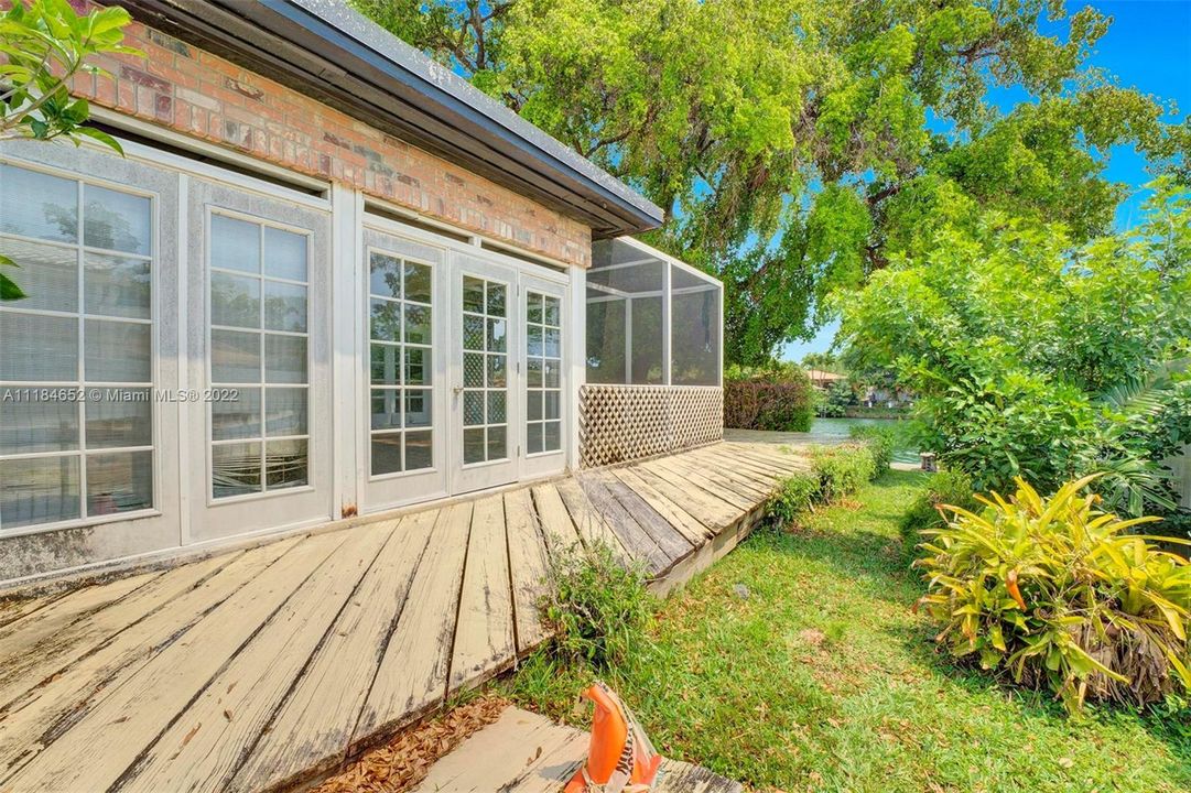 Vendido Recientemente: $799,000 (3 camas, 3 baños, 2327 Pies cuadrados)