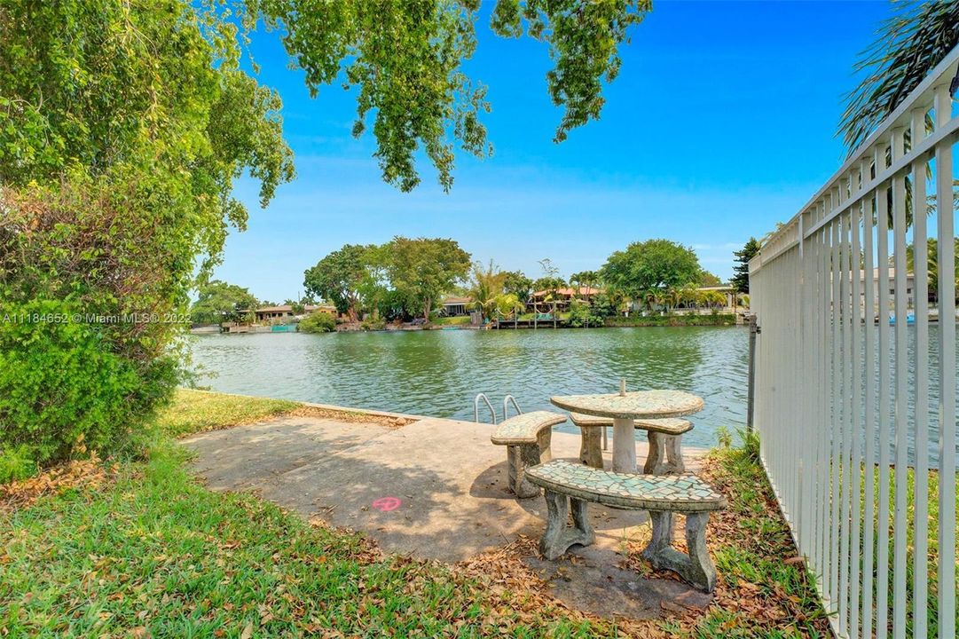 Vendido Recientemente: $799,000 (3 camas, 3 baños, 2327 Pies cuadrados)