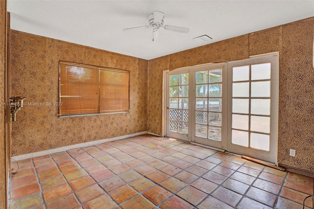 Vendido Recientemente: $799,000 (3 camas, 3 baños, 2327 Pies cuadrados)