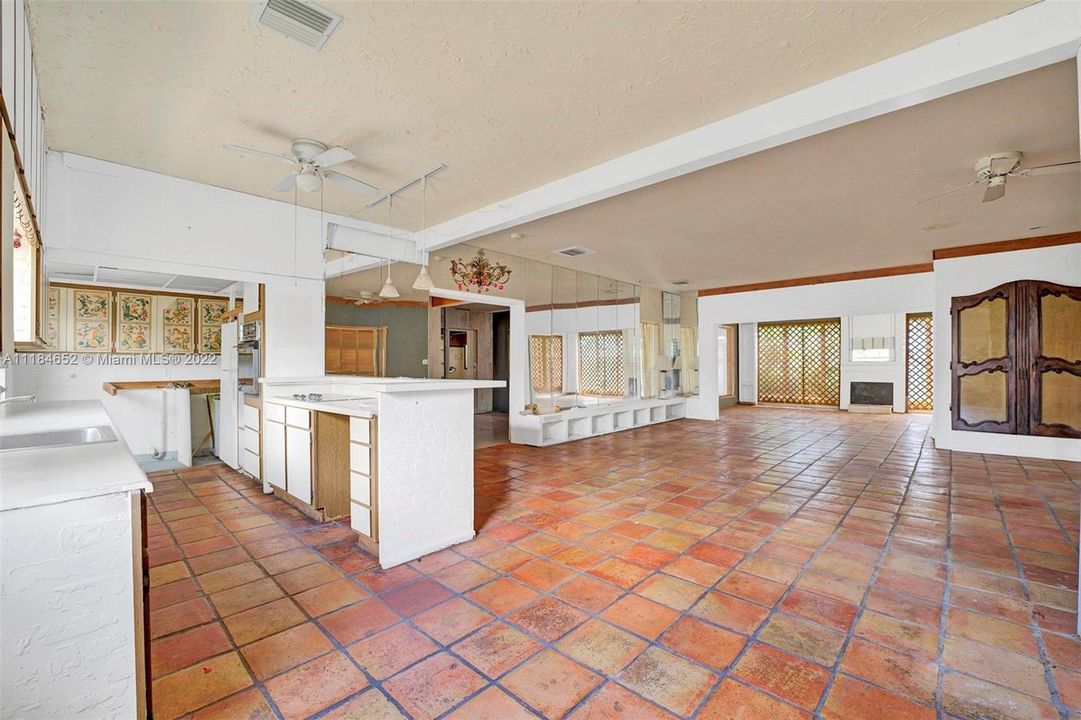 Vendido Recientemente: $799,000 (3 camas, 3 baños, 2327 Pies cuadrados)